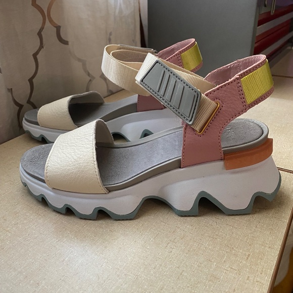 Sorel Women's Kinetic Sandals 7.5 - Picture 2 of 6